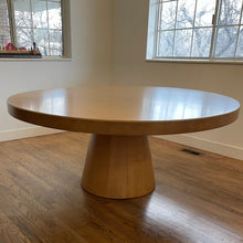 Load image into Gallery viewer, 6' Maple Dining Table